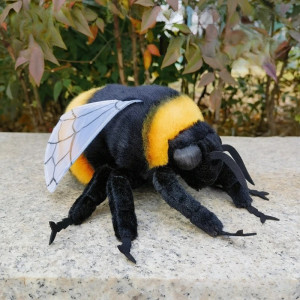 Lifelike Bee Stuffed Animal | Cute 22cm Plush Gift | 1001Bees