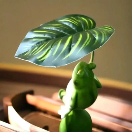 Frog with Leaf Umbrella Statue – Cute Zen Garden Decor