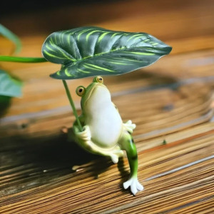 Frog with Leaf Umbrella Statue – Cute Zen Garden Decor