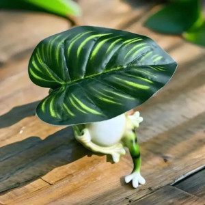 Frog with Leaf Umbrella Statue – Cute Zen Garden Decor
