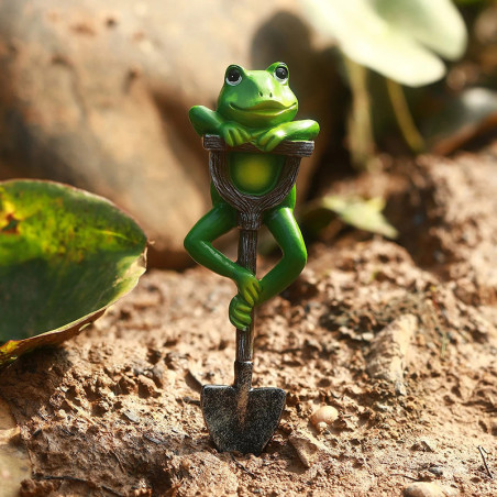 Statue Grenouille Amusante sur Pelle | Décoration Jardin Originale