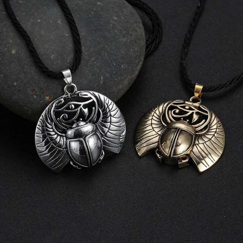 Collar Escarabajo Místico Único – Ojo de Horus Protector