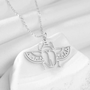 Collar Escarabajo Calado – Diseño Solar Dorado o Plateado