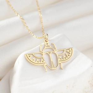 Collar Escarabajo Calado – Diseño Solar Dorado o Plateado