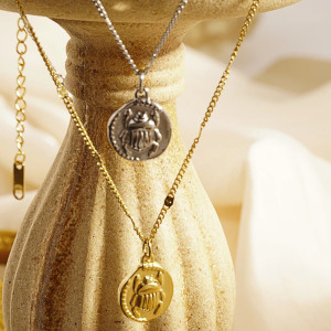 Skarabäus Sonnen-Halskette – Edelstahl in Gold oder Silber