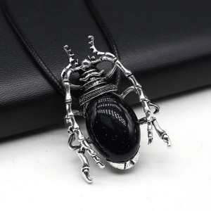 Collier Totem Scarabée – Pierre Naturelle & Style Mystique