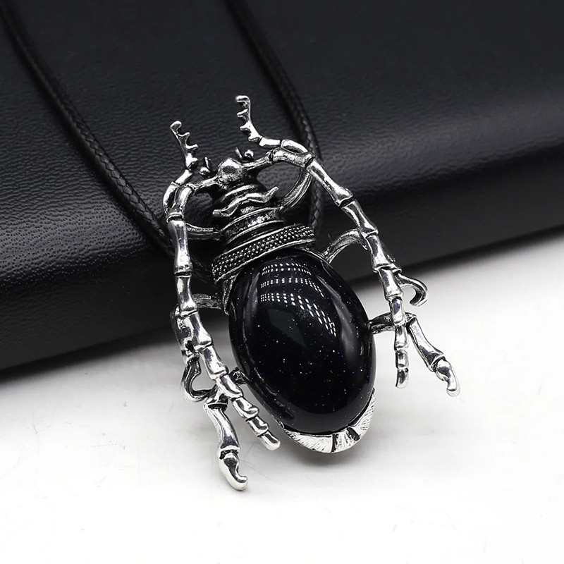 Collier Totem Scarabée – Pierre Naturelle & Style Mystique
