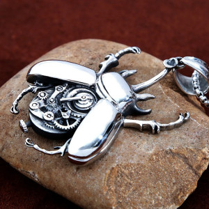 Pendentif Scarabée Steampunk Acier | Bijou Mécanique Unique