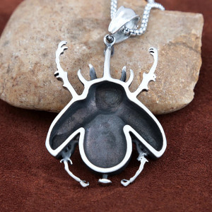 Pendentif Scarabée Steampunk Acier | Bijou Mécanique Unique