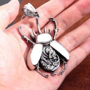 Pendentif Scarabée Steampunk Acier | Bijou Mécanique Unique