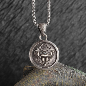 Collar Escarabajo Alado con Ojo de Horus | Joya Mística