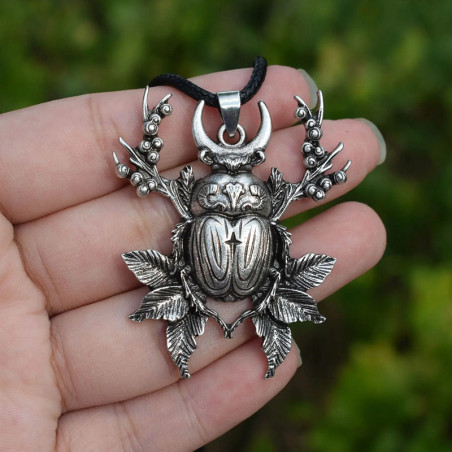 Collier Scarabée Mystique Lune & Feuillage | 1001 Abeilles