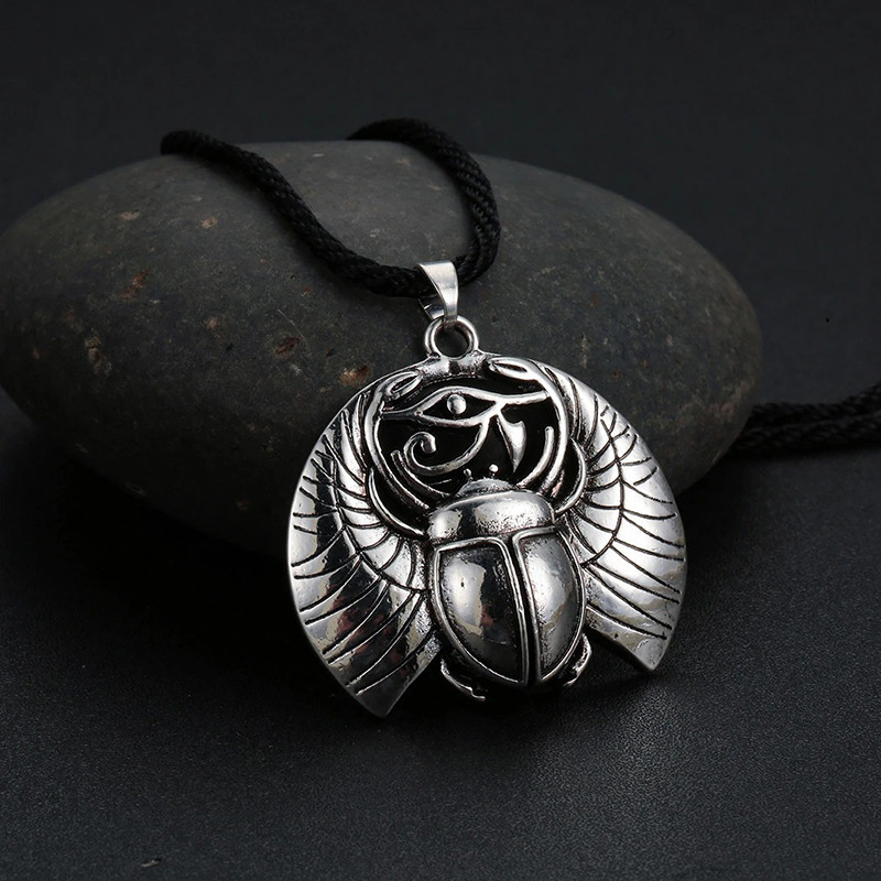 Collier Scarabée Mystique avec Œil d'Horus | Or ou Argent