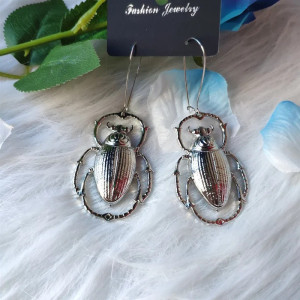Boucles d'Oreilles Pendantes Scarabée Mystique - Or ou Argent