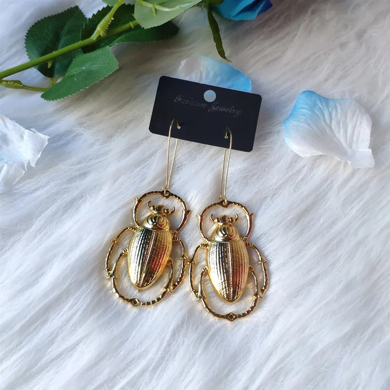 Boucles d'Oreilles Pendantes Scarabée Mystique - Or ou Argent