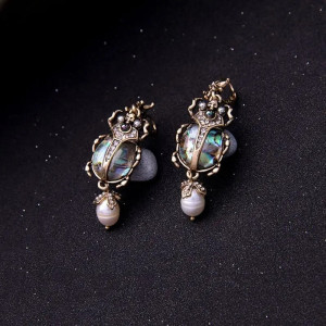 Boucles d'Oreilles Scarabée Nacre d'Ormeau - Bijou Unique