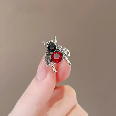 Broche Abeille en Cristal | Bijou Élégant & Cadeau Idéal