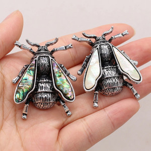 Broche Abeille Unique en Nacre | Idée Cadeau Bijou Abeille