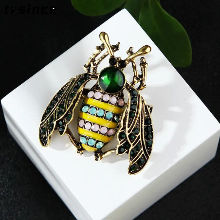 Royal Emerald Bee Brooch - Elegant and Natural Jewel!