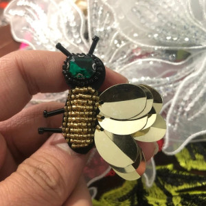 Patch Abeille Perlé Émeraude Dorée | Lot de 5 Écussons Faits Main
