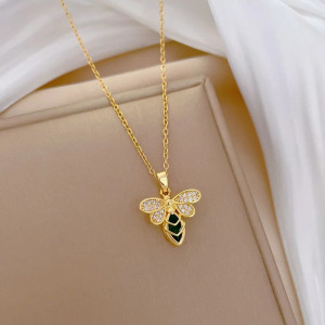 Collar Abeja Dorado y Verde Esmeralda | Joya Luminosa Única