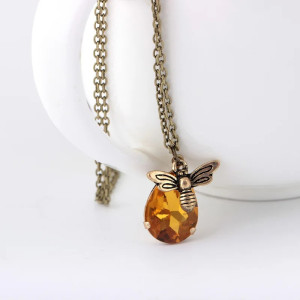 Collier Abeille Goutte d'Ambre Vintage | Bijou Unique & Chic