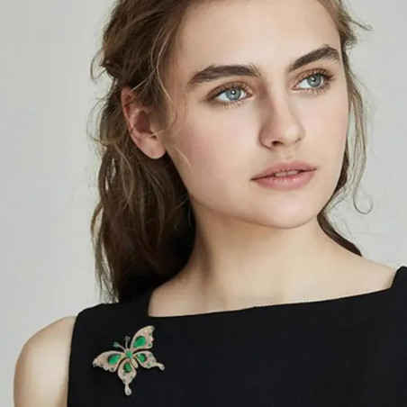 Broche Papillon Émeraude Élégante | Bijou Unique & Raffiné