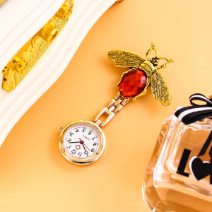 Montre Infirmière Papillon | Broche Gousset Élégante & Pratique