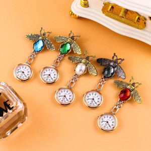 Montre Infirmière Papillon | Broche Gousset Élégante & Pratique
