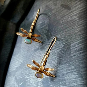 Boucles d'Oreilles Libellule & Opale | Bijou Nature Élégant
