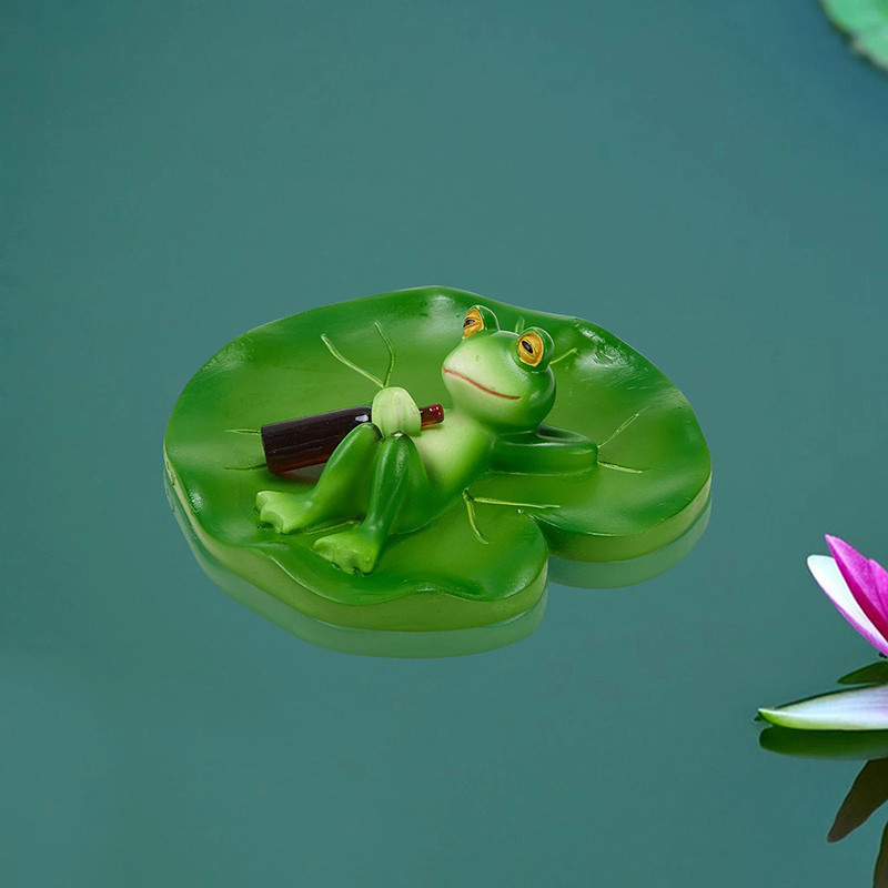 Statuette Grenouille Relax - Figurine Grenouille Flottante "Apéro sur Nénuphar"