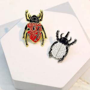 Pin's Scarabée Émaillé 'Cœur & Esprit' - 2 Styles Uniques