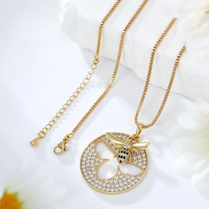 Collana Ape Donna 'Splendore dell'Alveare' - Gioiello Unico