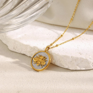 Collar de Abeja Dorado 'Sello Real' - Joya de Plata Elegante