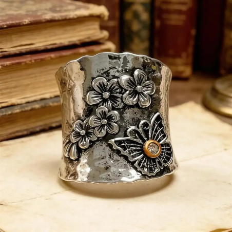 Vue d'ensemble de la Bague Papillon « Floraison Argentée »