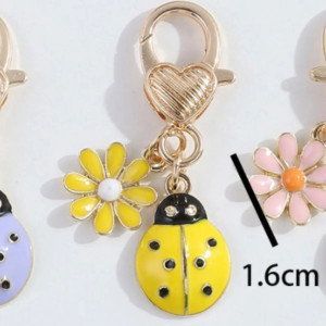 Schlüsselanhänger Sonnenblume & Marienkäfer – Süße Geschenkidee