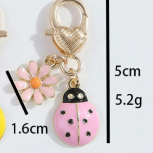 Porte-clés Coccinelle "Marguerite" - Bijou de Sac en Émail