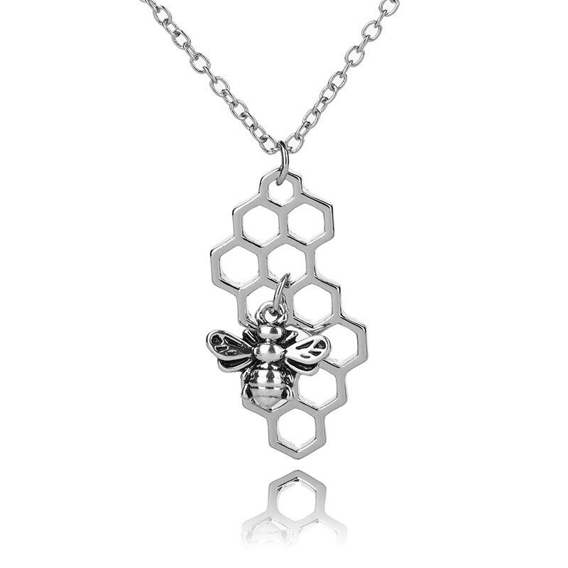Pendentif nid d'abeille avec abeille qui butine couleur argent