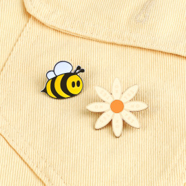 Lot Pin's abeille et marguerite : une histoire intemporelle...