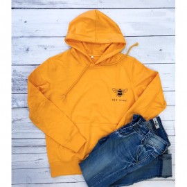 Sweat-shirt Femme à manches longue, capuche et poche ventrale Bee Kind jaune doré