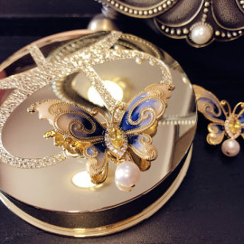 Magnifique Broche Papillon en Émail avec Pendentif Perle