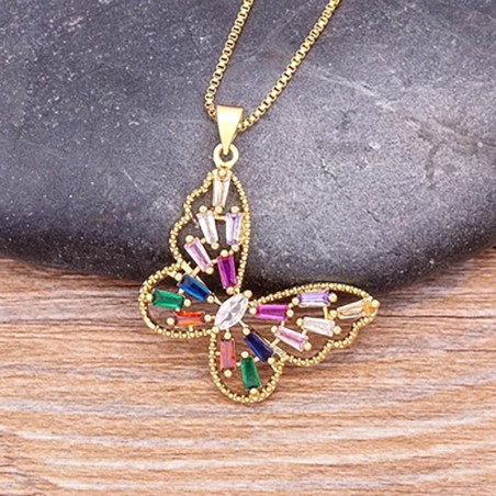 Collier élégant avec pendentif papillon scintillant - modèle 1