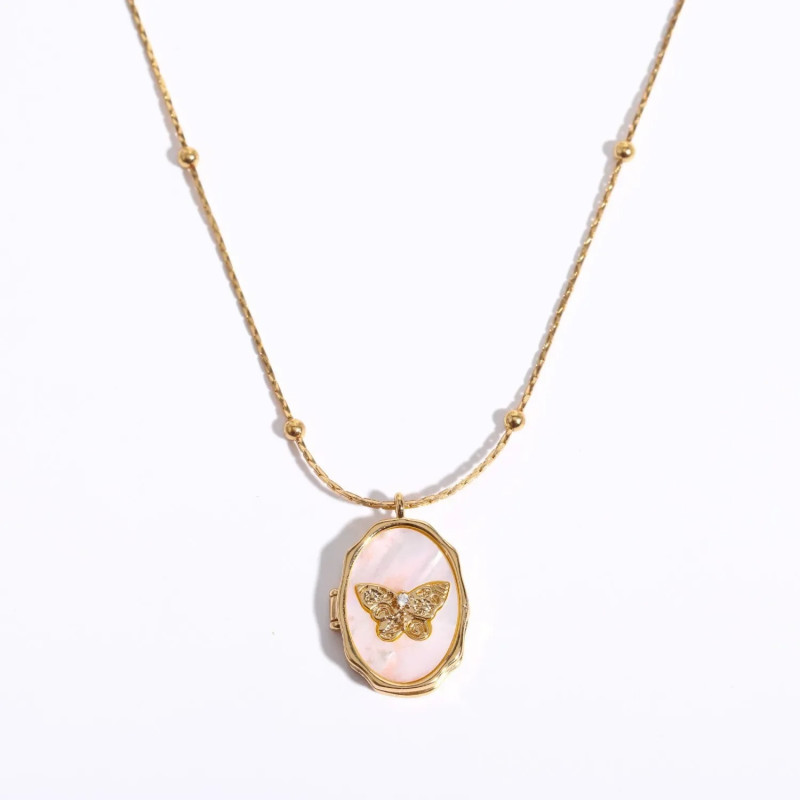 Collier Médaillon Papillon Doré - Élégance et Simplicité pour Elle