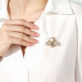 Magnifique et irrésistible broche petite abeille strass et perle !
