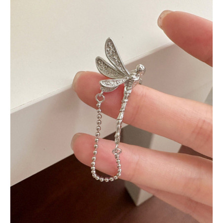 Vue détaillée de la Boucle d'oreilles Libéllule faux Piercing à pince - 1 pièce