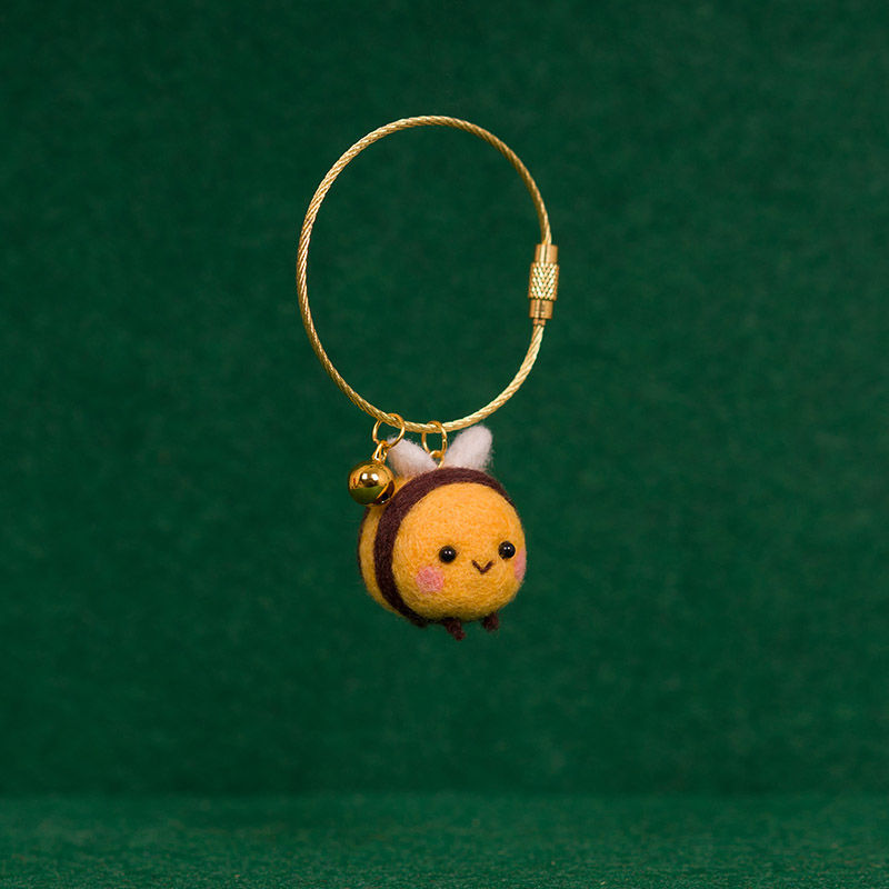 Porte-clés Adorable Petite Abeille faite main en feutre de laine - modele 3