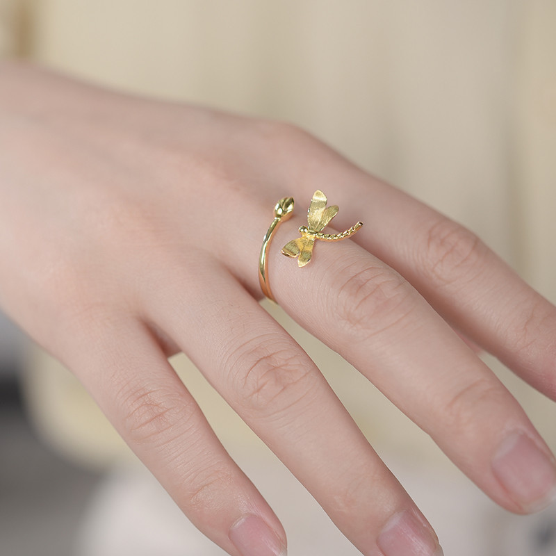 Vue Portée Bague Libélulle en Argent Sterling 925 et Or 18k - Libellule et bourgeon de Lotus