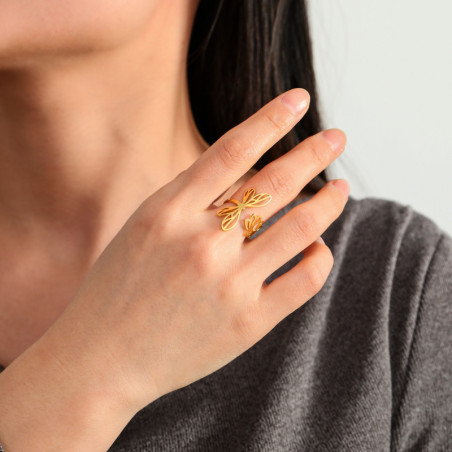 Vue Portée de la Bague Libéllule Design Minimaliste en Acier inoxydable avec fleur et libéllule Couleur OR