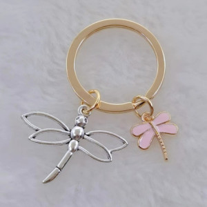 Porte-clés Libéllule en émail couleur rose
