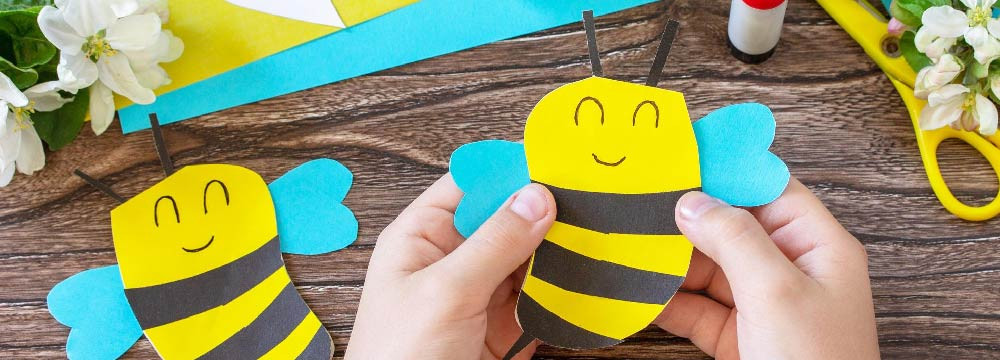 ¡Selección de artículos de scrapbooking con motivo de abejas!